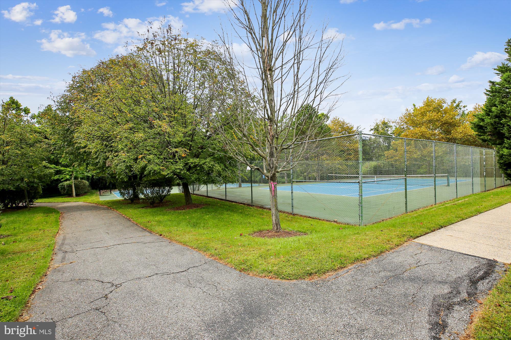 ROSE HILL FALLS - Residential Lease