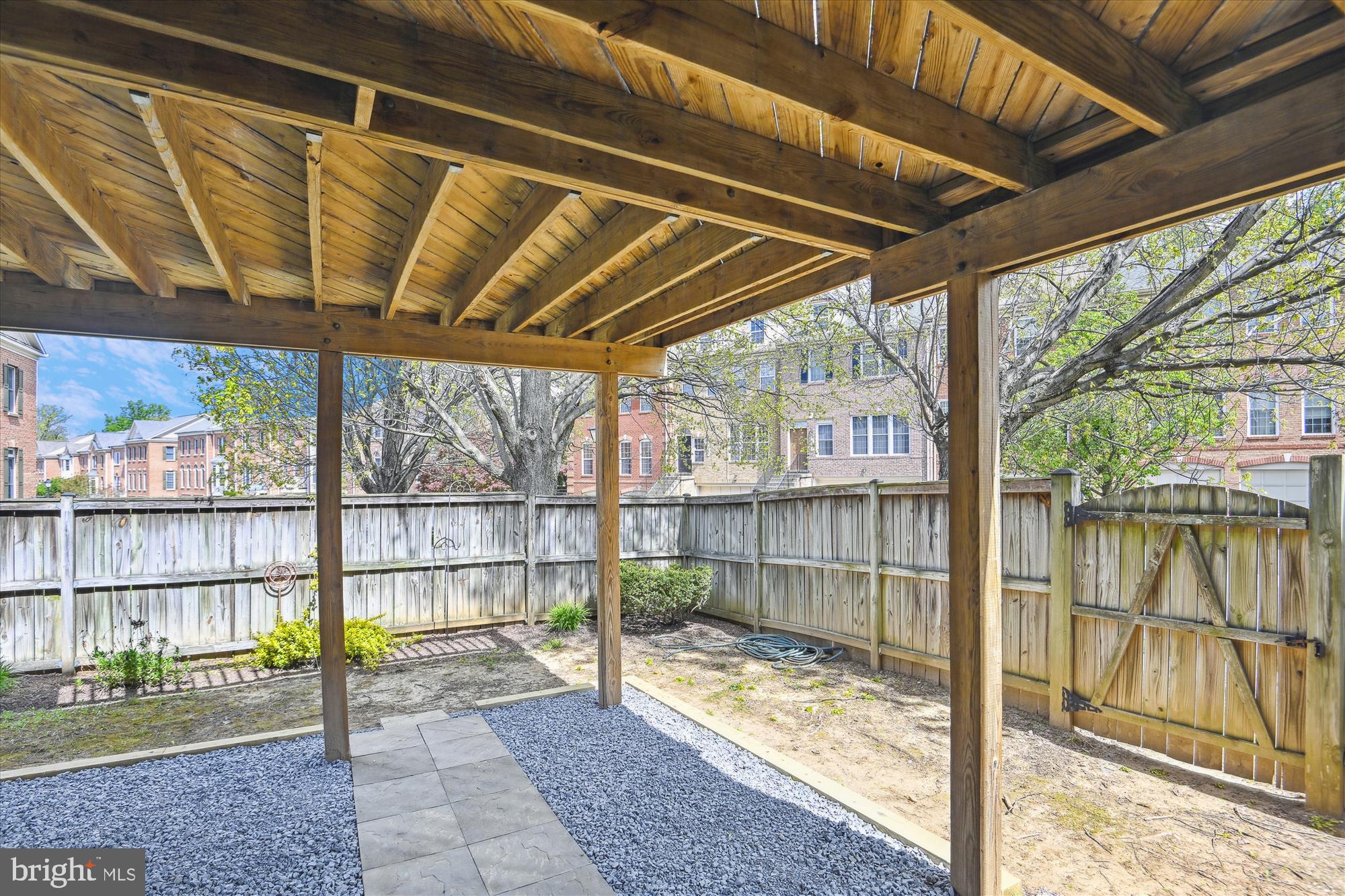 ROSE HILL FALLS - Residential Lease