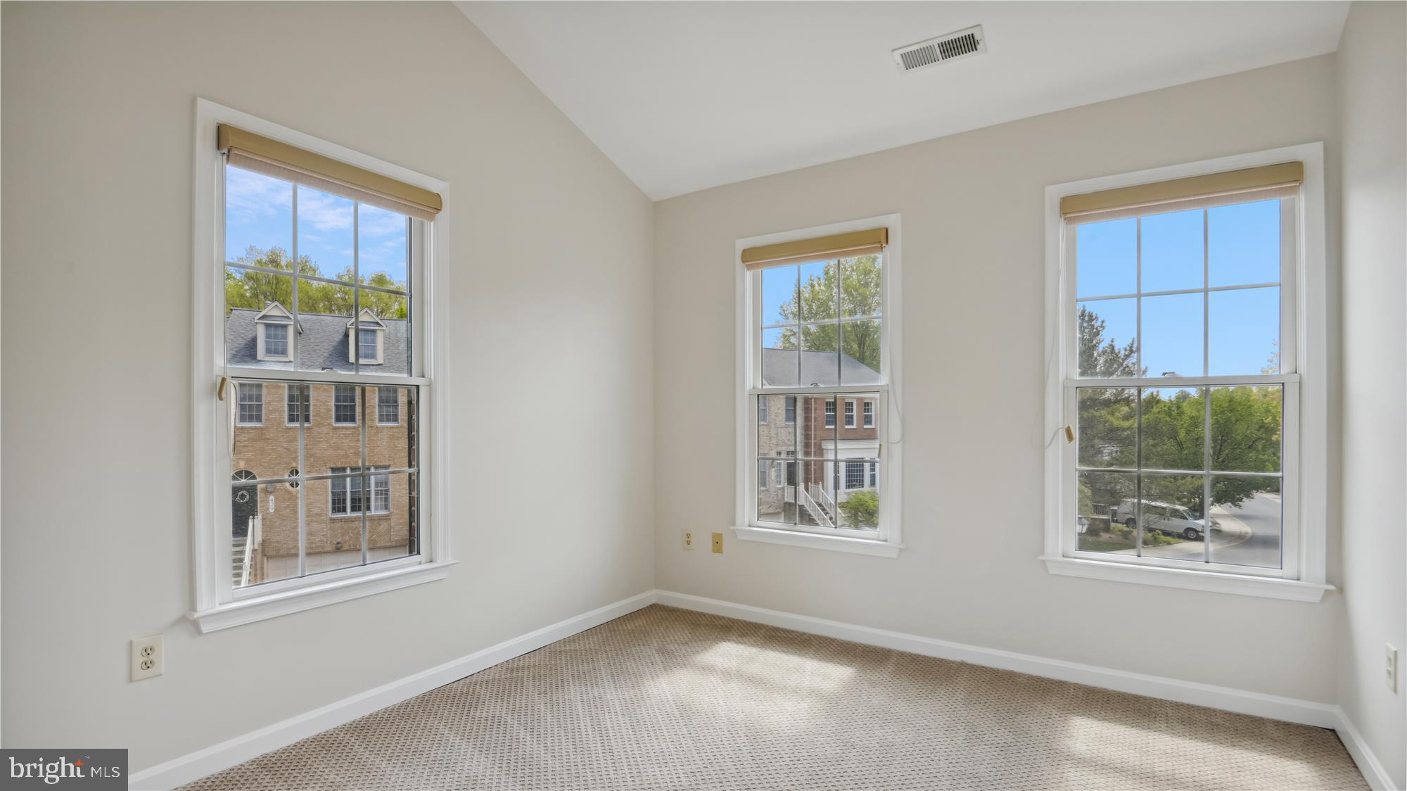 ROSE HILL FALLS - Residential Lease