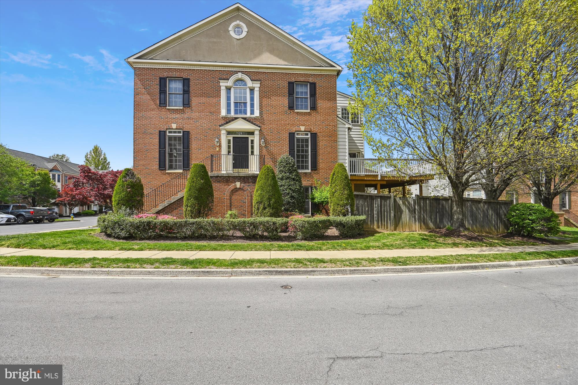 ROSE HILL FALLS - Residential Lease