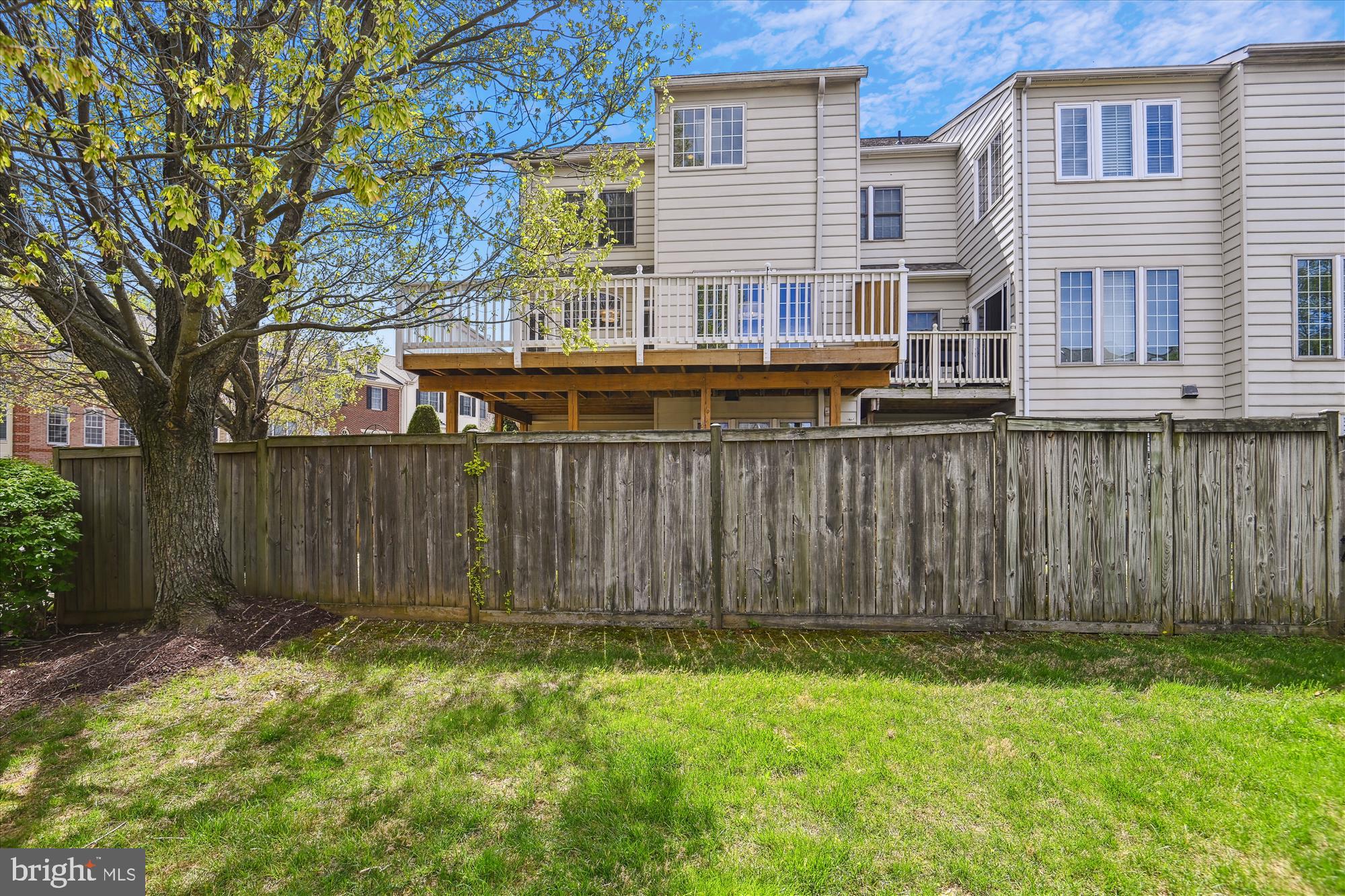 ROSE HILL FALLS - Residential Lease