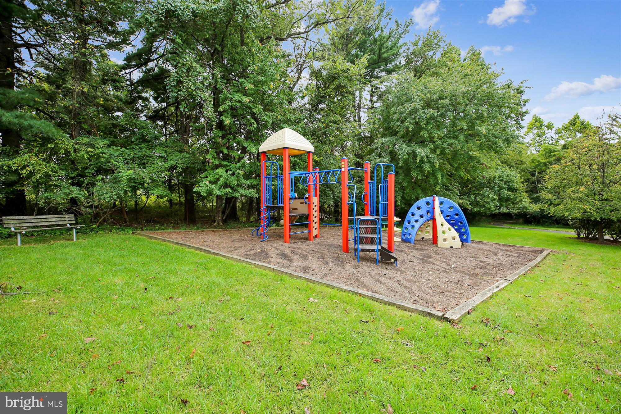 ROSE HILL FALLS - Residential Lease