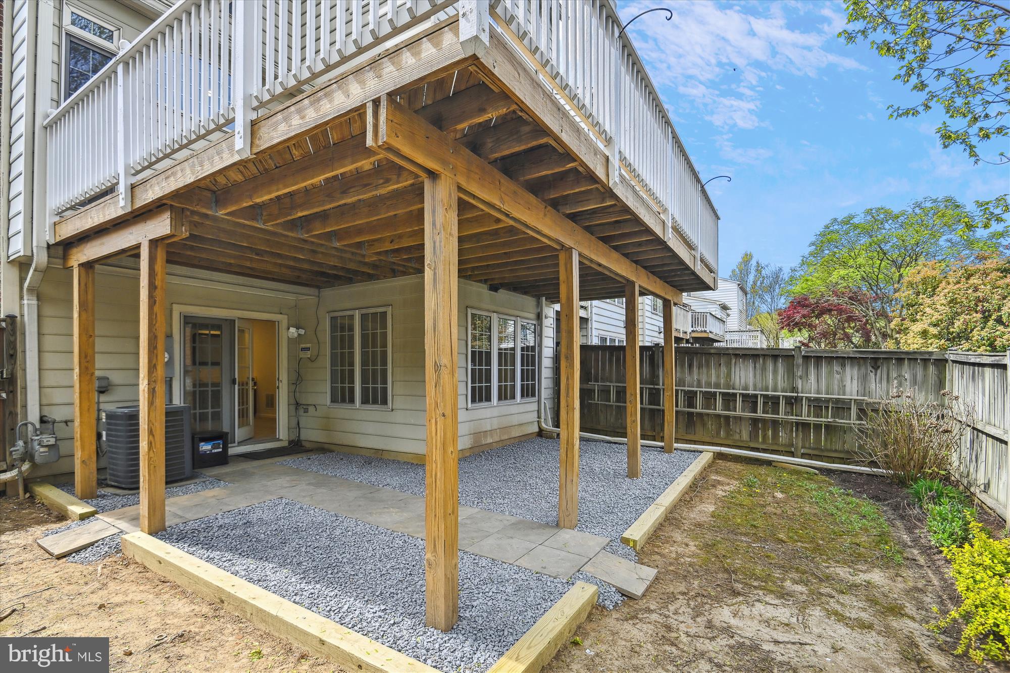 ROSE HILL FALLS - Residential Lease