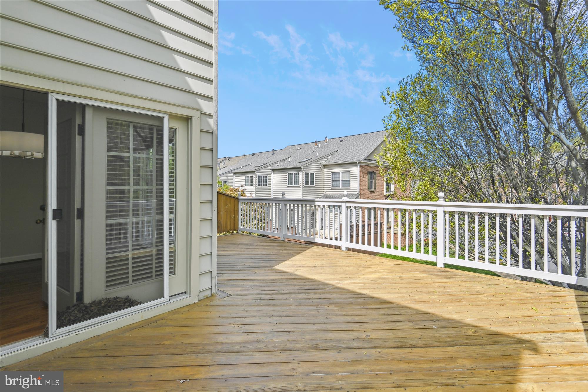 ROSE HILL FALLS - Residential Lease