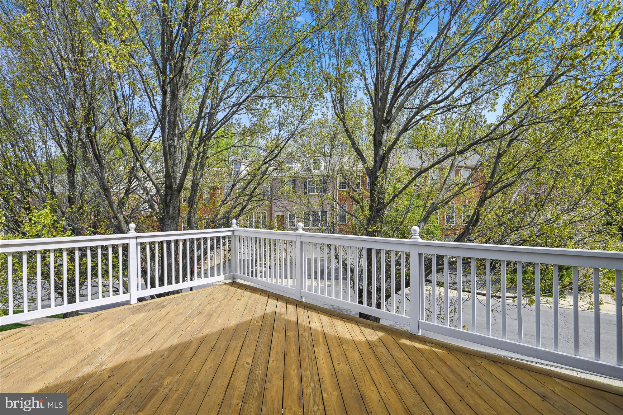 ROSE HILL FALLS - Residential Lease