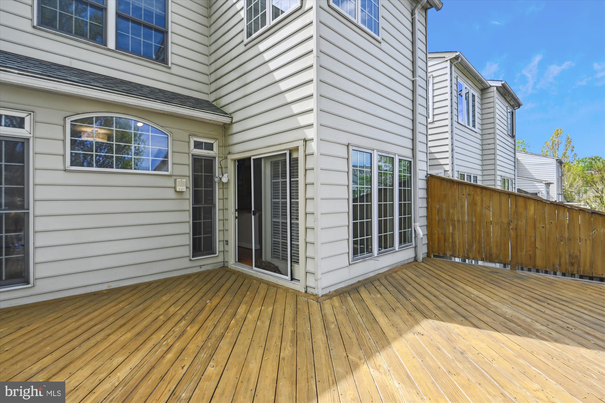 ROSE HILL FALLS - Residential Lease