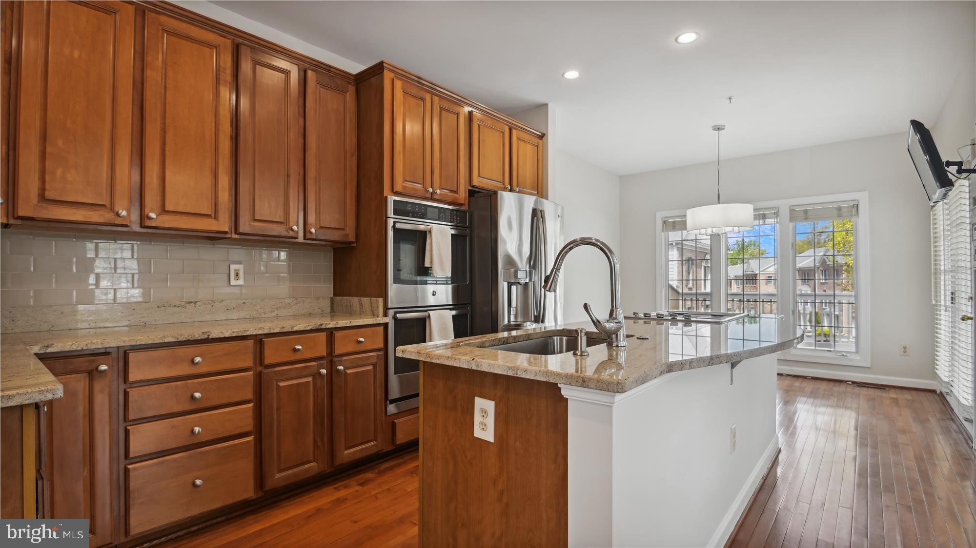 ROSE HILL FALLS - Residential Lease