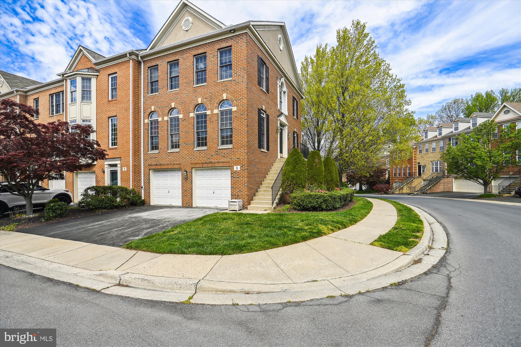 ROSE HILL FALLS - Residential Lease