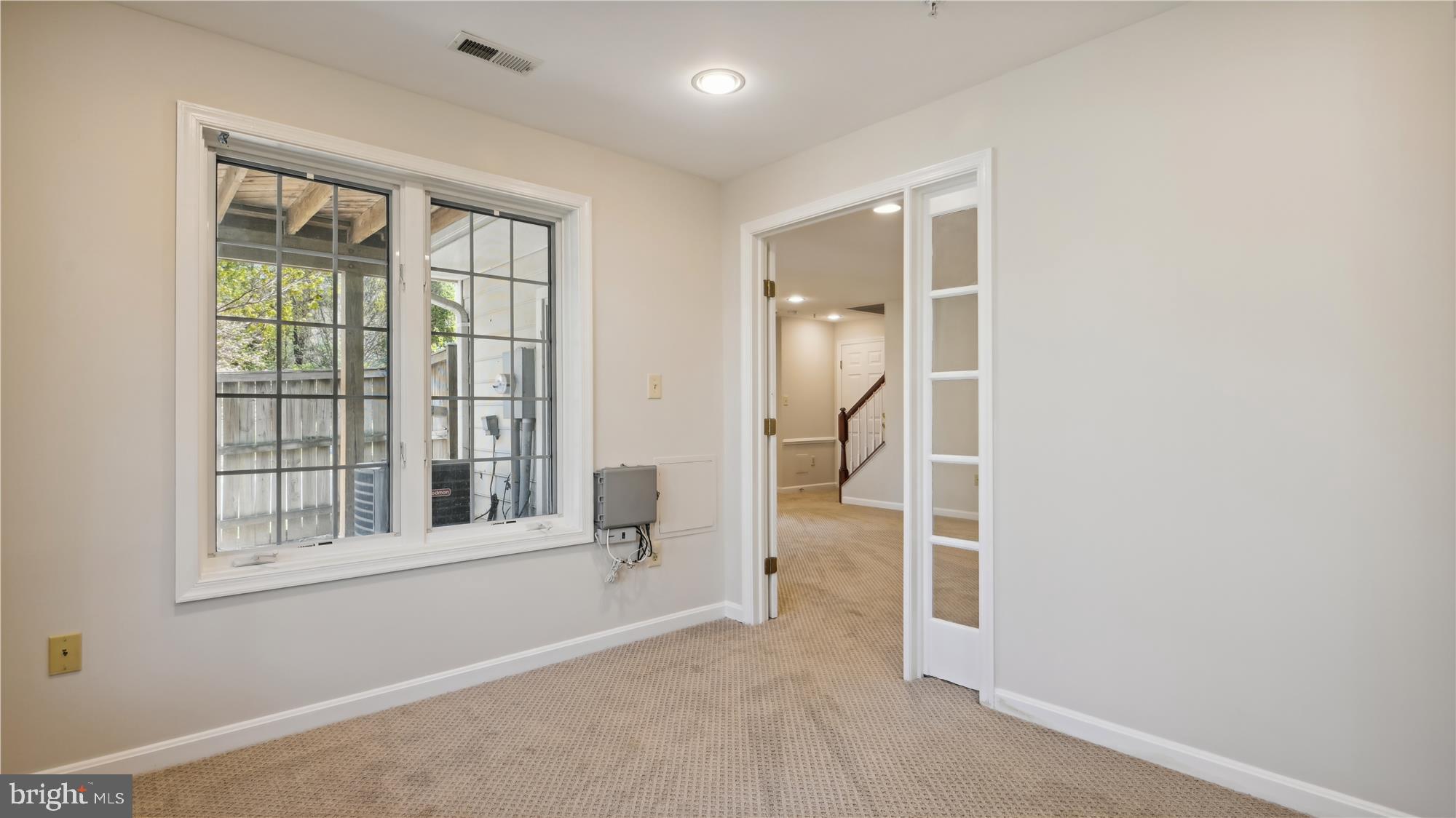 ROSE HILL FALLS - Residential Lease