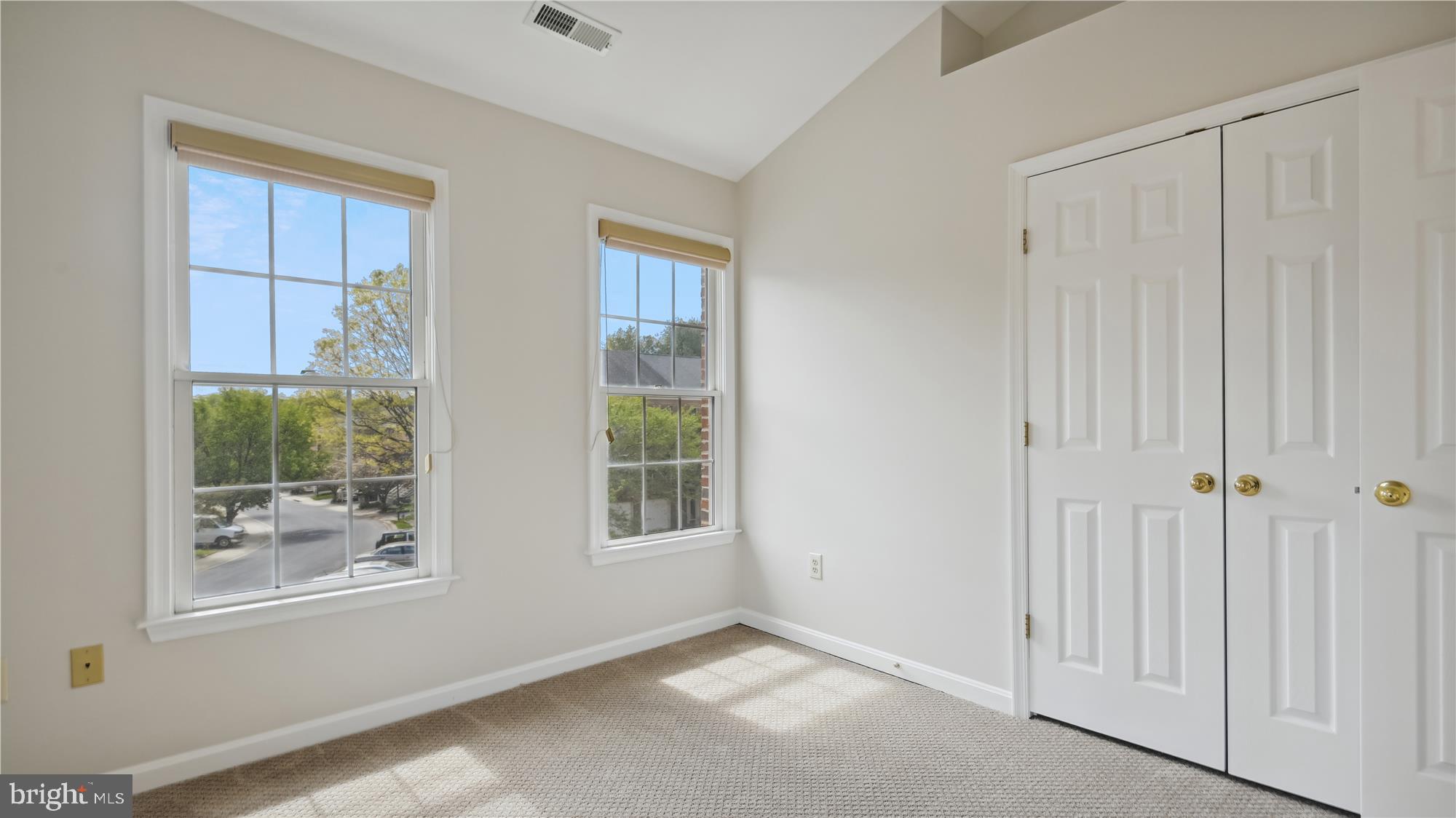 ROSE HILL FALLS - Residential Lease