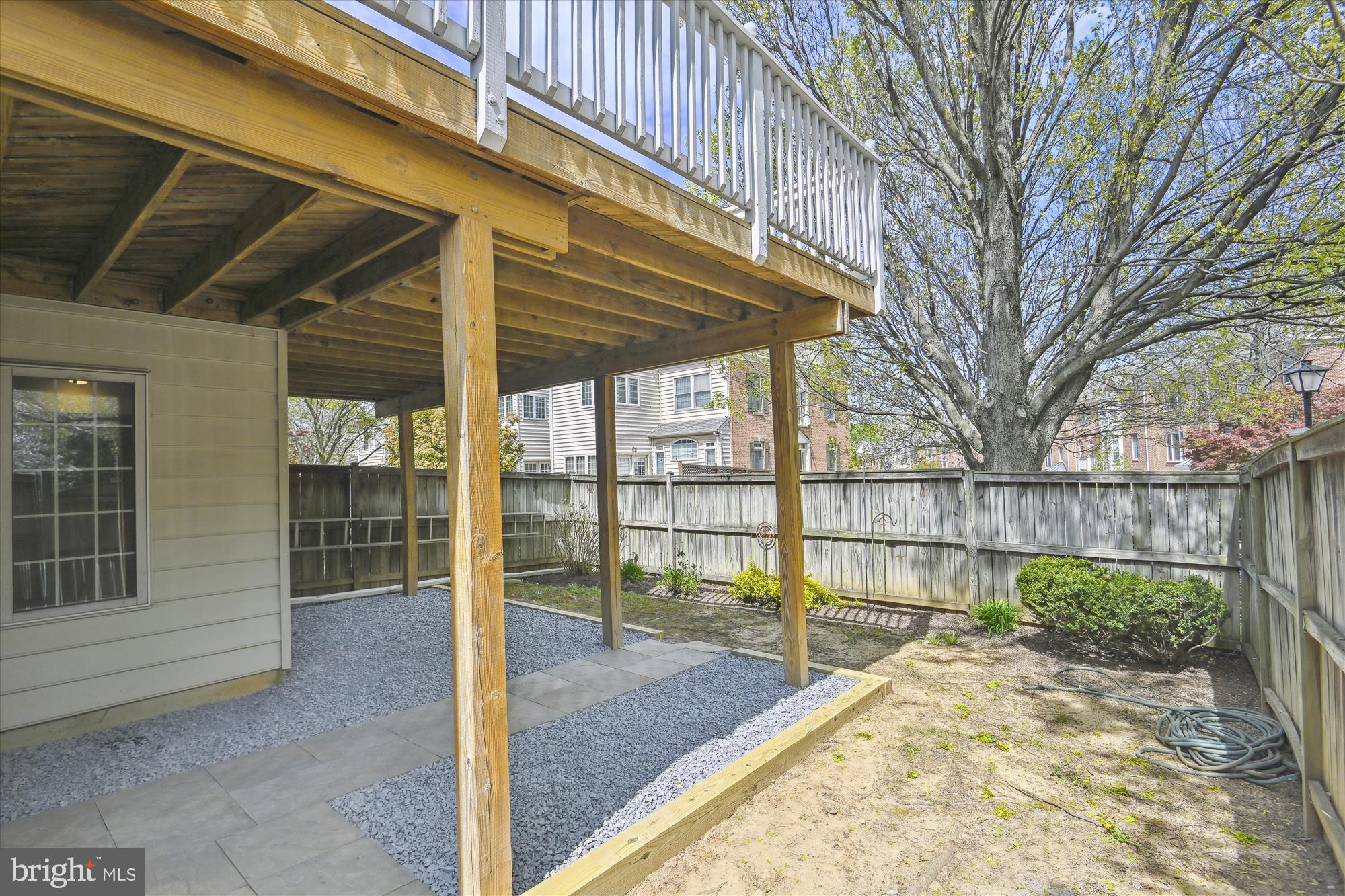 ROSE HILL FALLS - Residential Lease