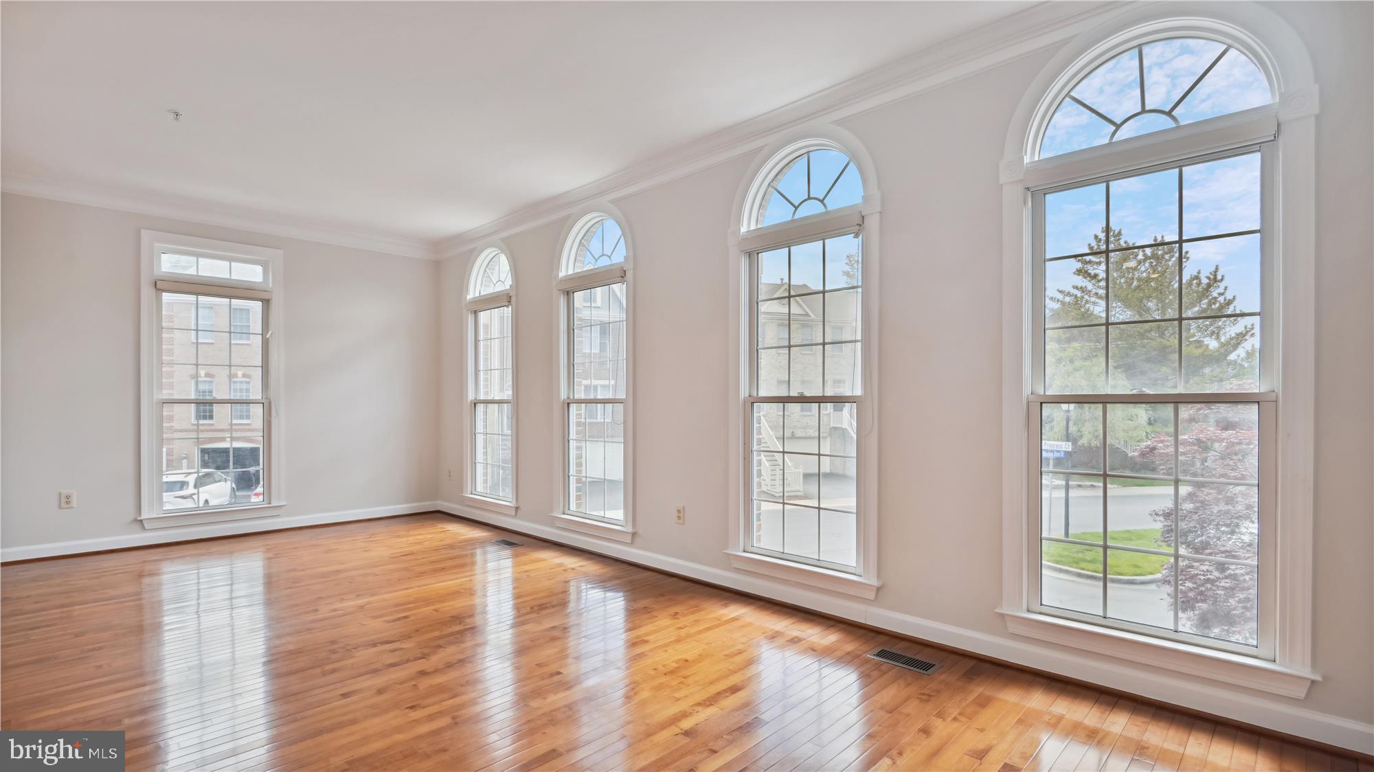 ROSE HILL FALLS - Residential Lease