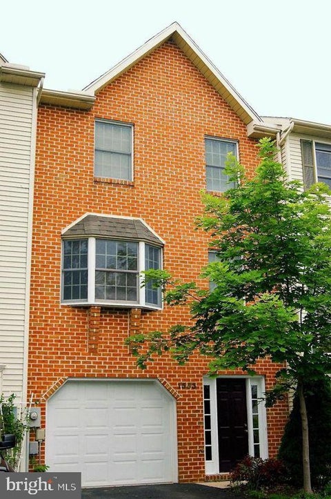 Townhouse For Sale - 1553 Brechbill Road Rd<br/> Franklin County, CHAMBERSBURG, PA 17202