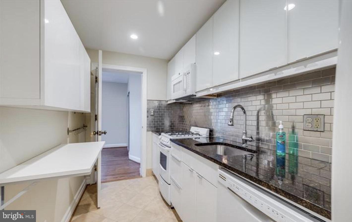 COURTHOUSE - Residential Lease