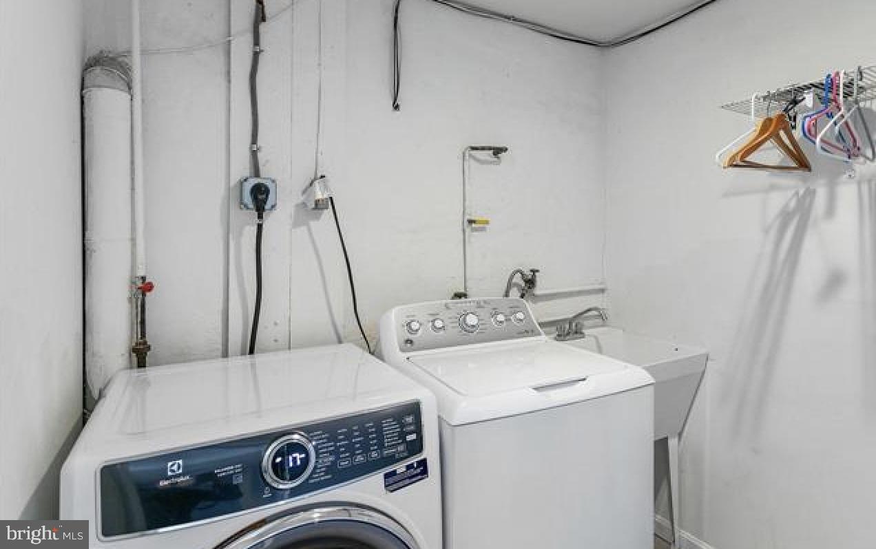 COURTHOUSE - Residential Lease