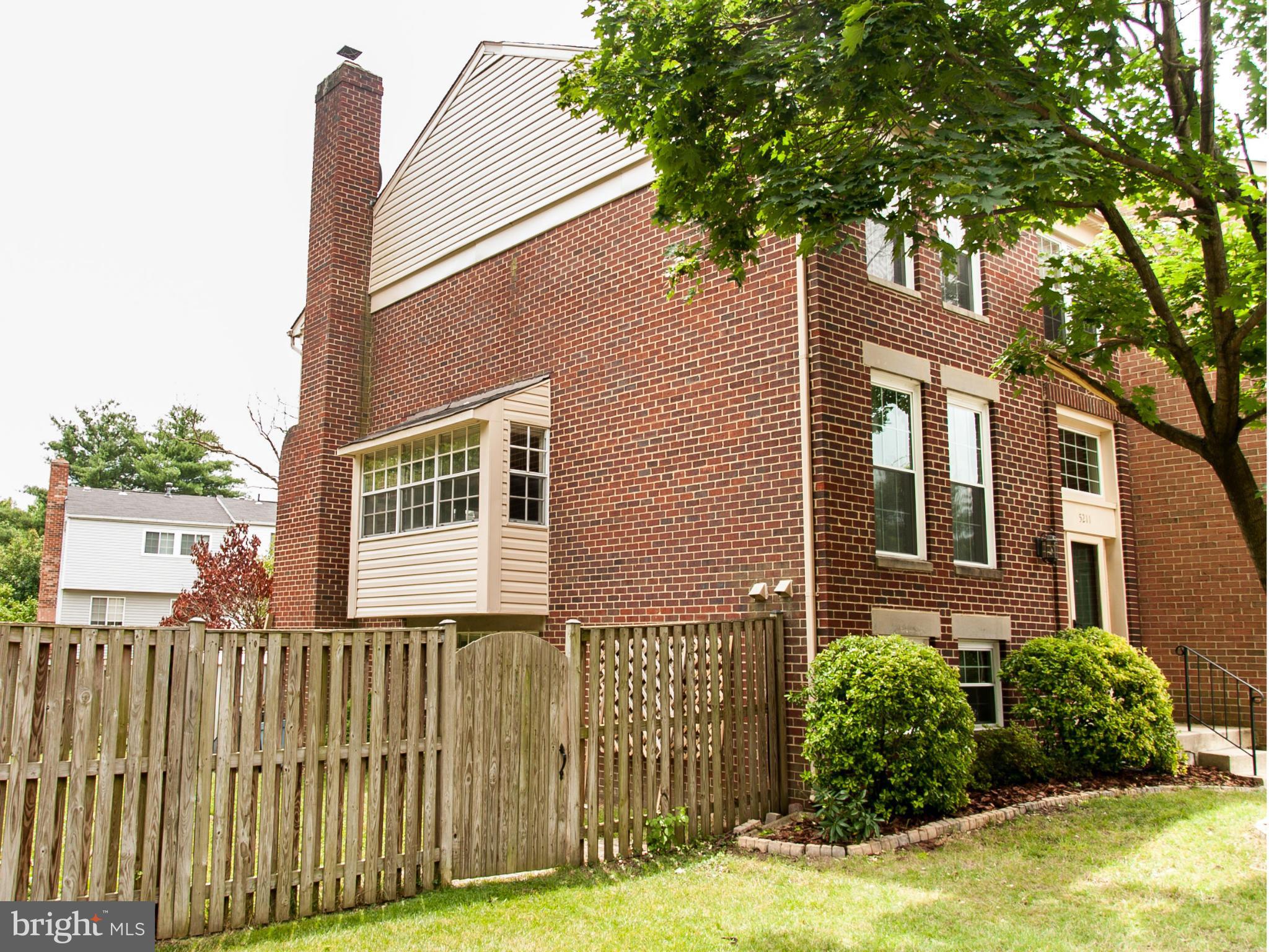 D EVEREUX WEST - Residential Lease