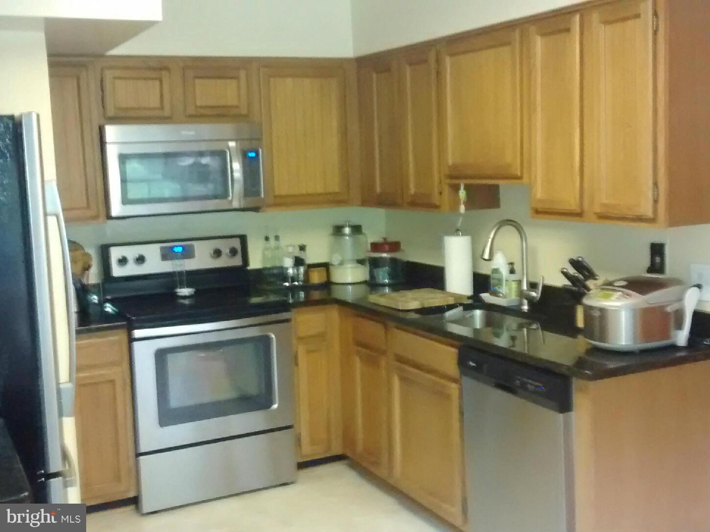 D EVEREUX WEST - Residential Lease