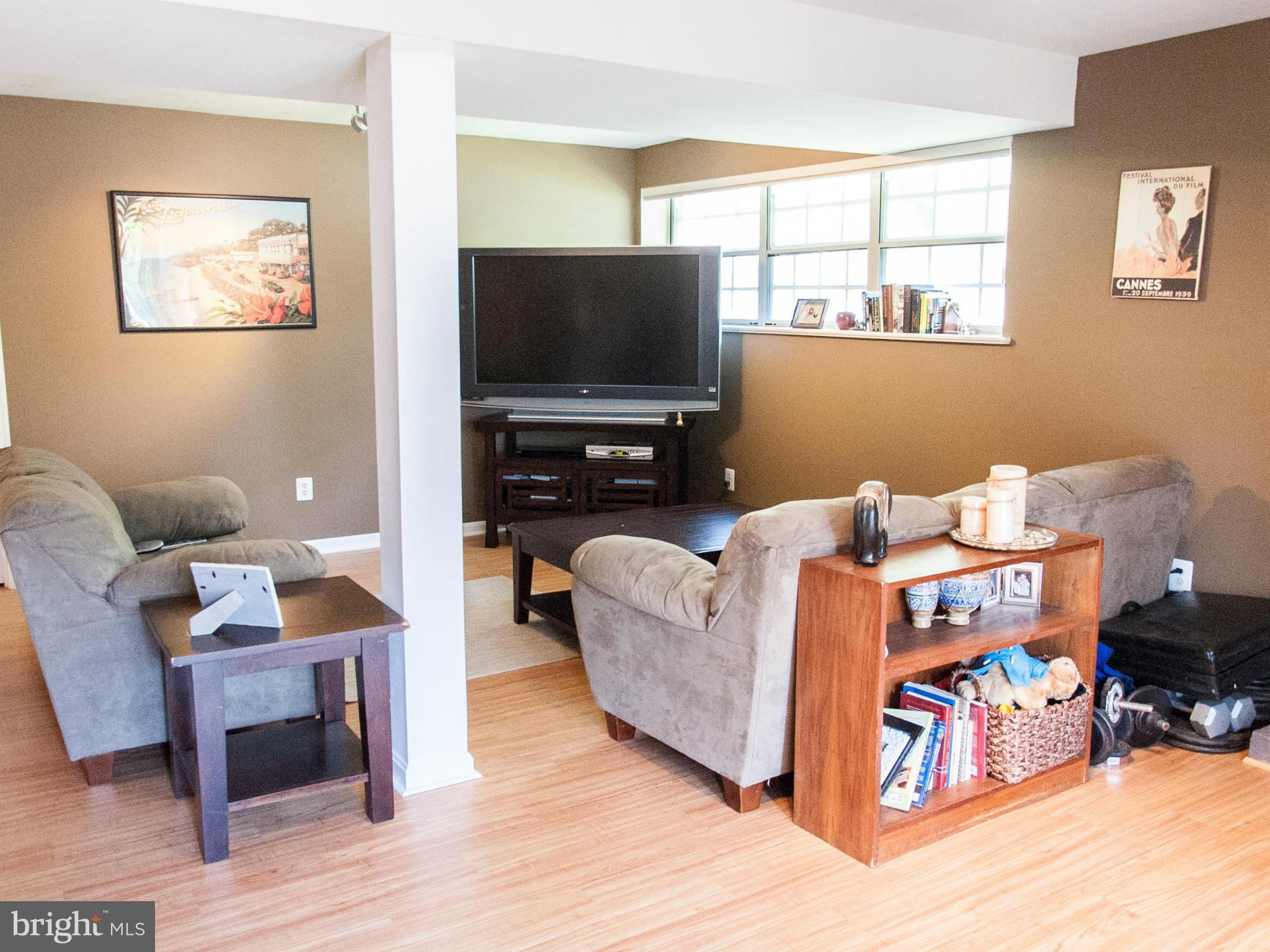 D EVEREUX WEST - Residential Lease