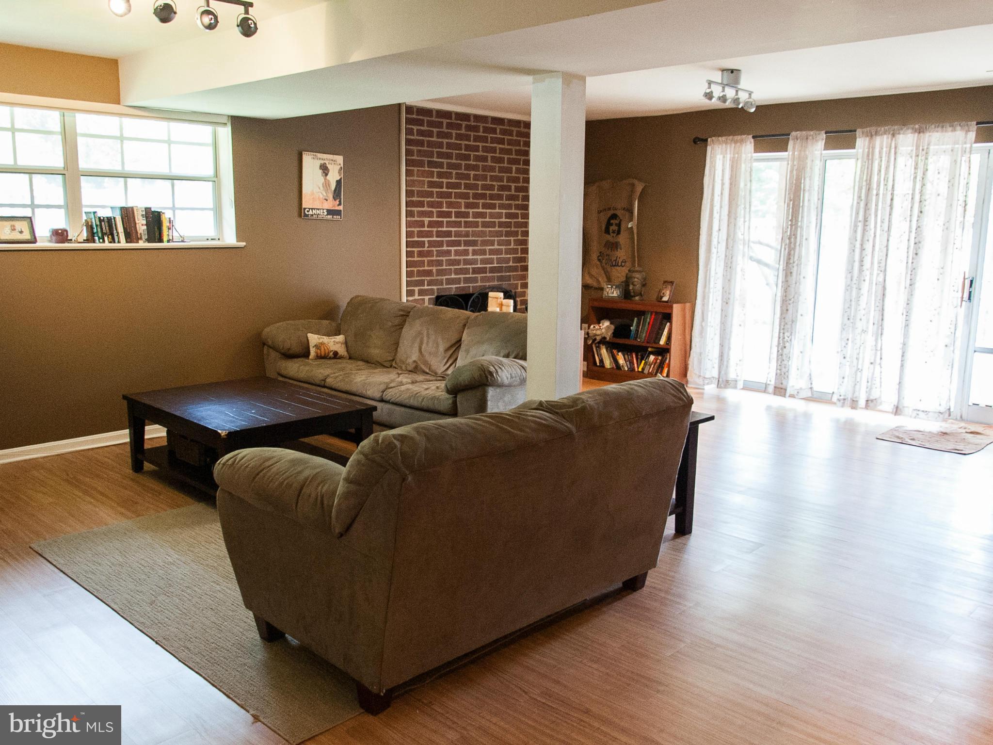 D EVEREUX WEST - Residential Lease