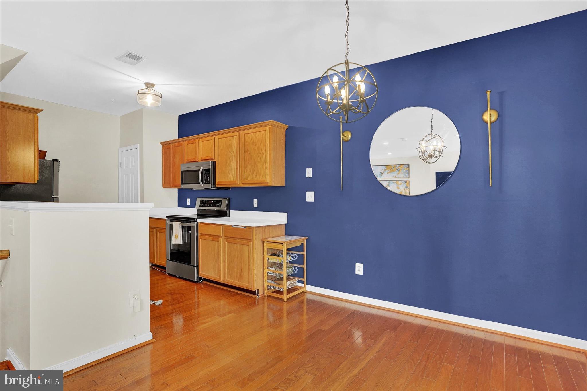 HAMPSHIRE HALL CONDO - Residential