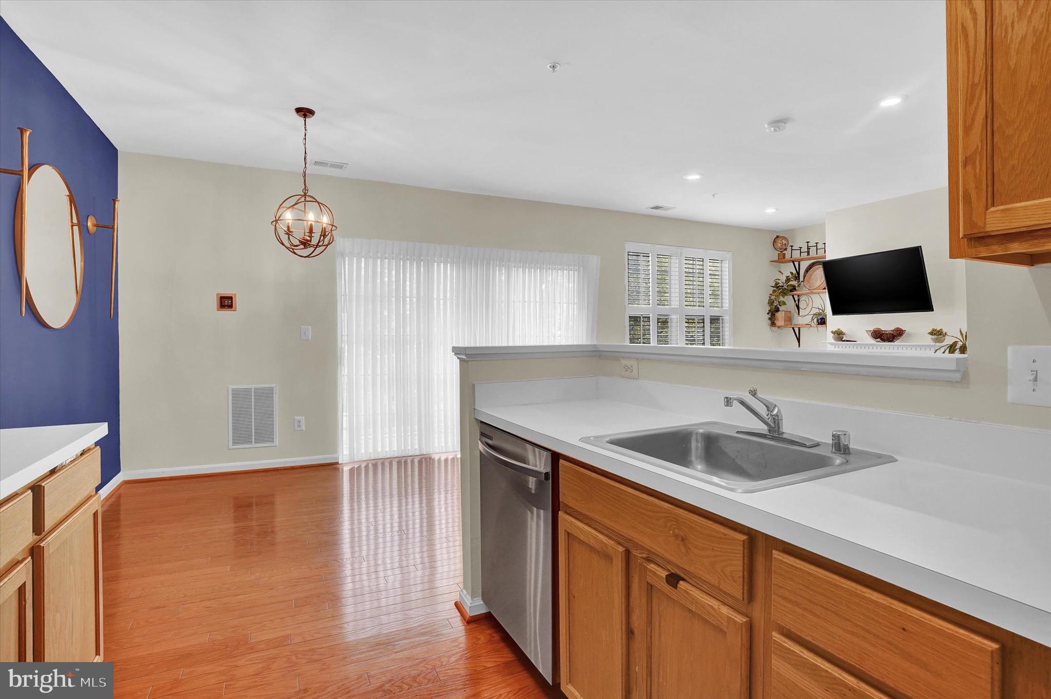 HAMPSHIRE HALL CONDO - Residential