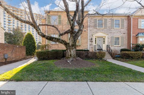 Photo of 7454 Westlake Terrace #7, BETHESDA, MD 20817 (MLS # MDMC2211332)