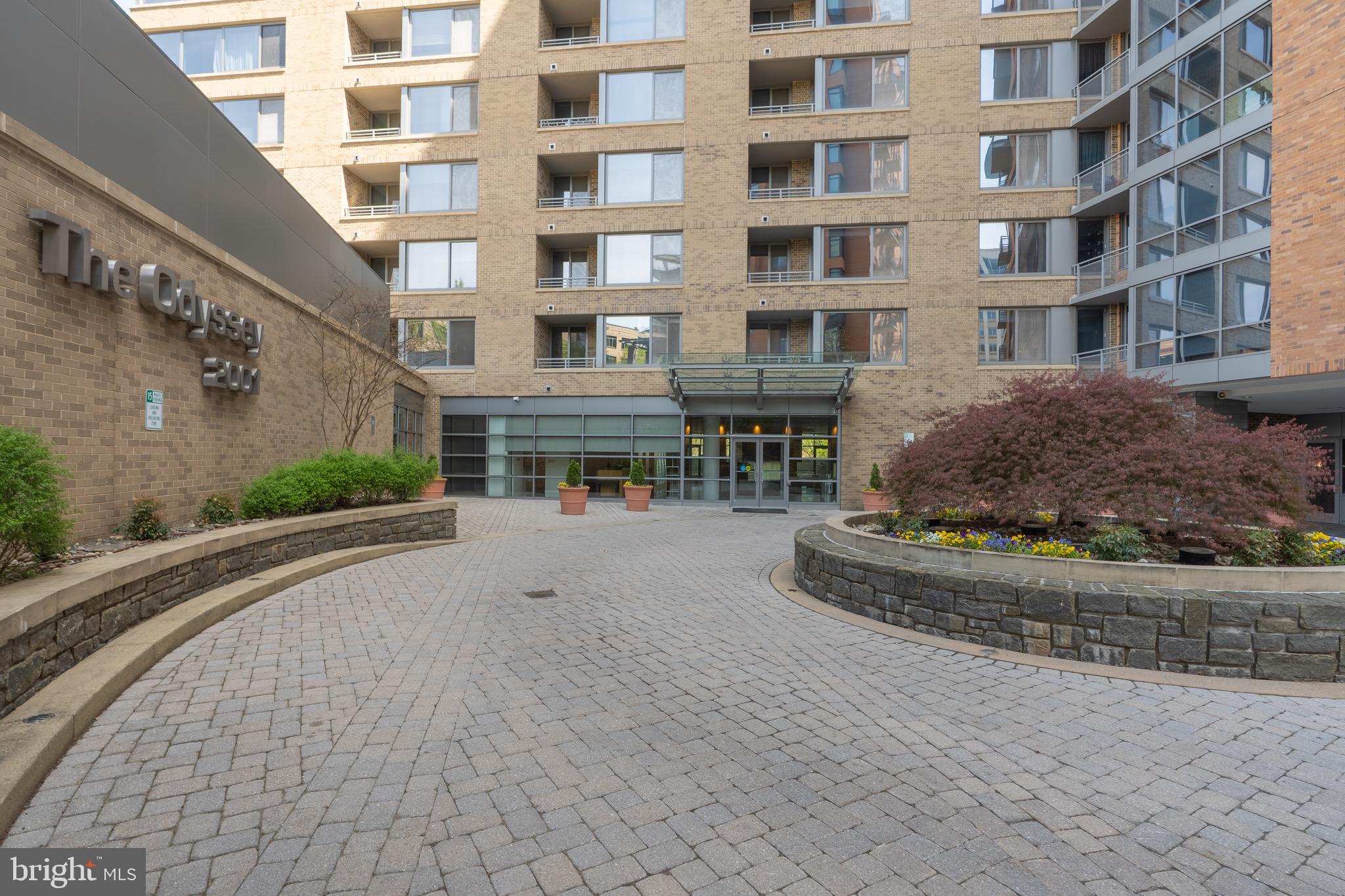 2001 15TH STREET N 720