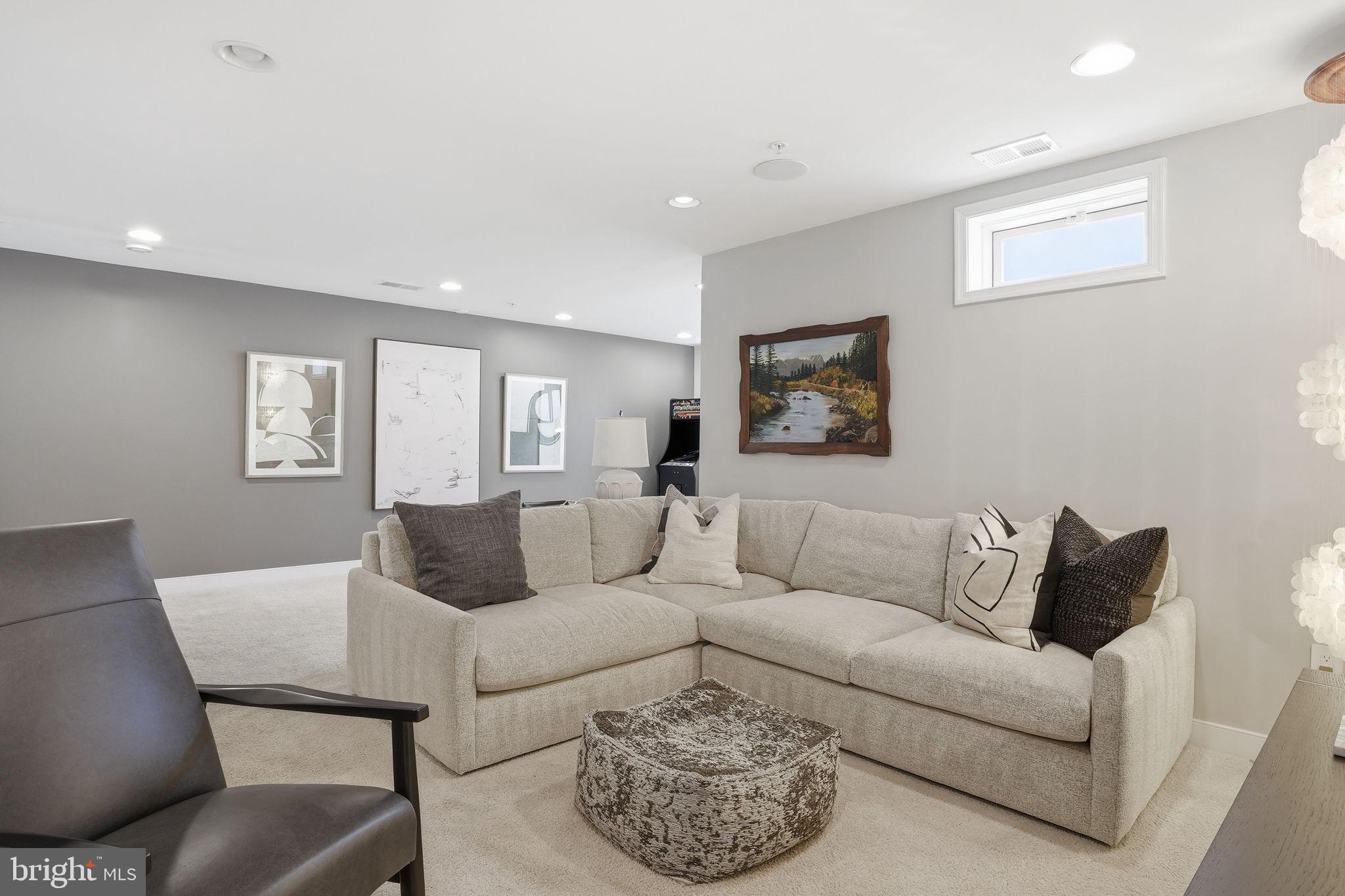 ADMIRALS RIDGE - Residential