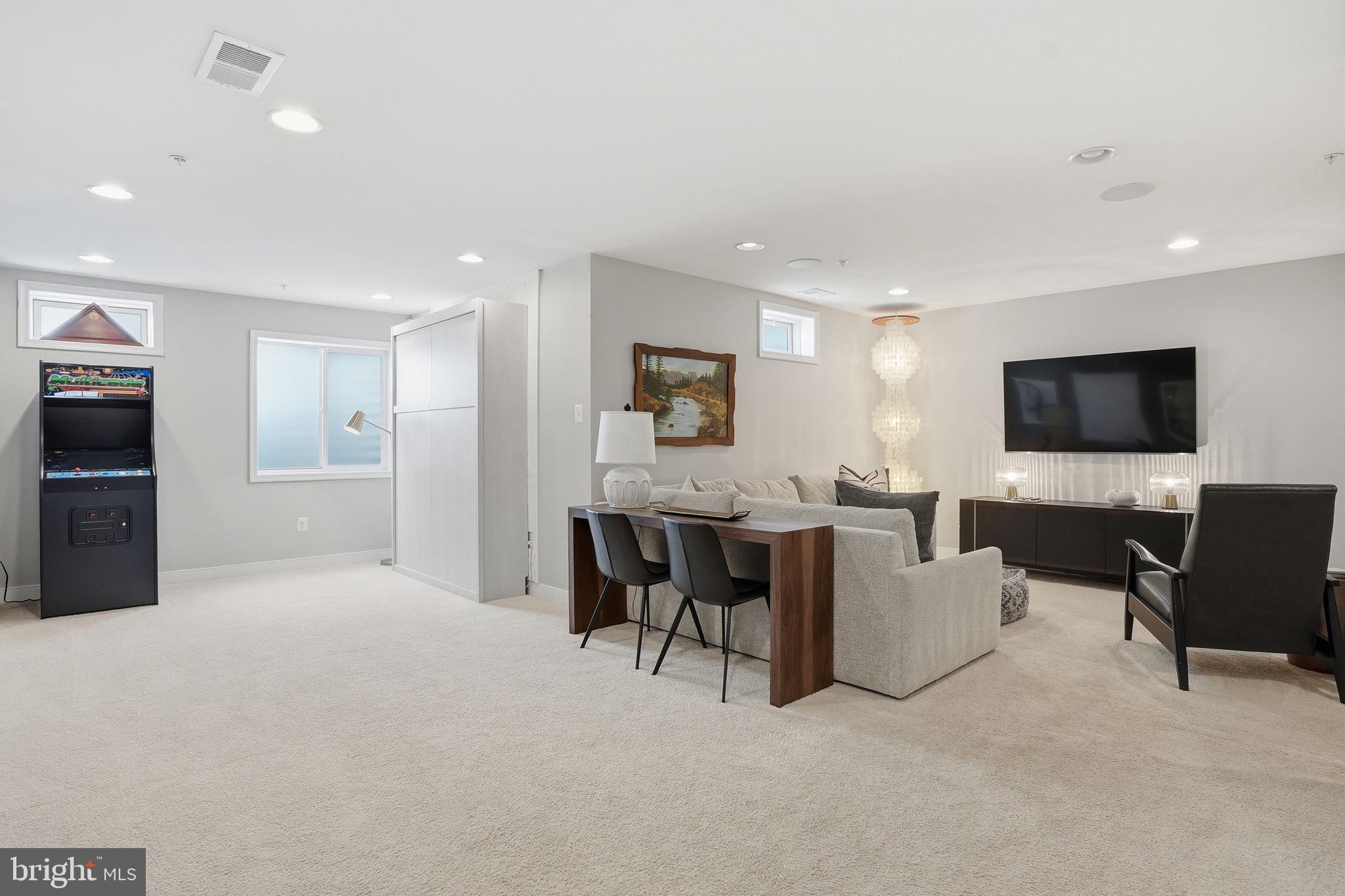 ADMIRALS RIDGE - Residential