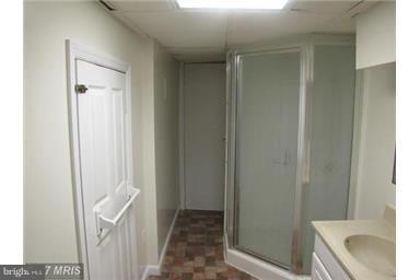 COURTS OF CHANDON - Residential Lease