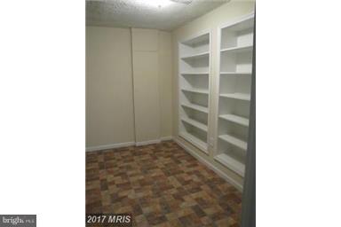 COURTS OF CHANDON - Residential Lease