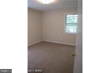 COURTS OF CHANDON - Residential Lease