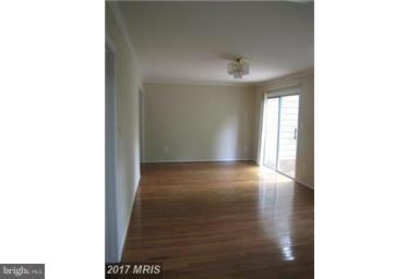 COURTS OF CHANDON - Residential Lease