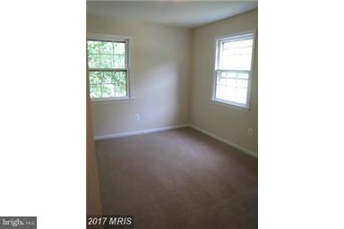 COURTS OF CHANDON - Residential Lease