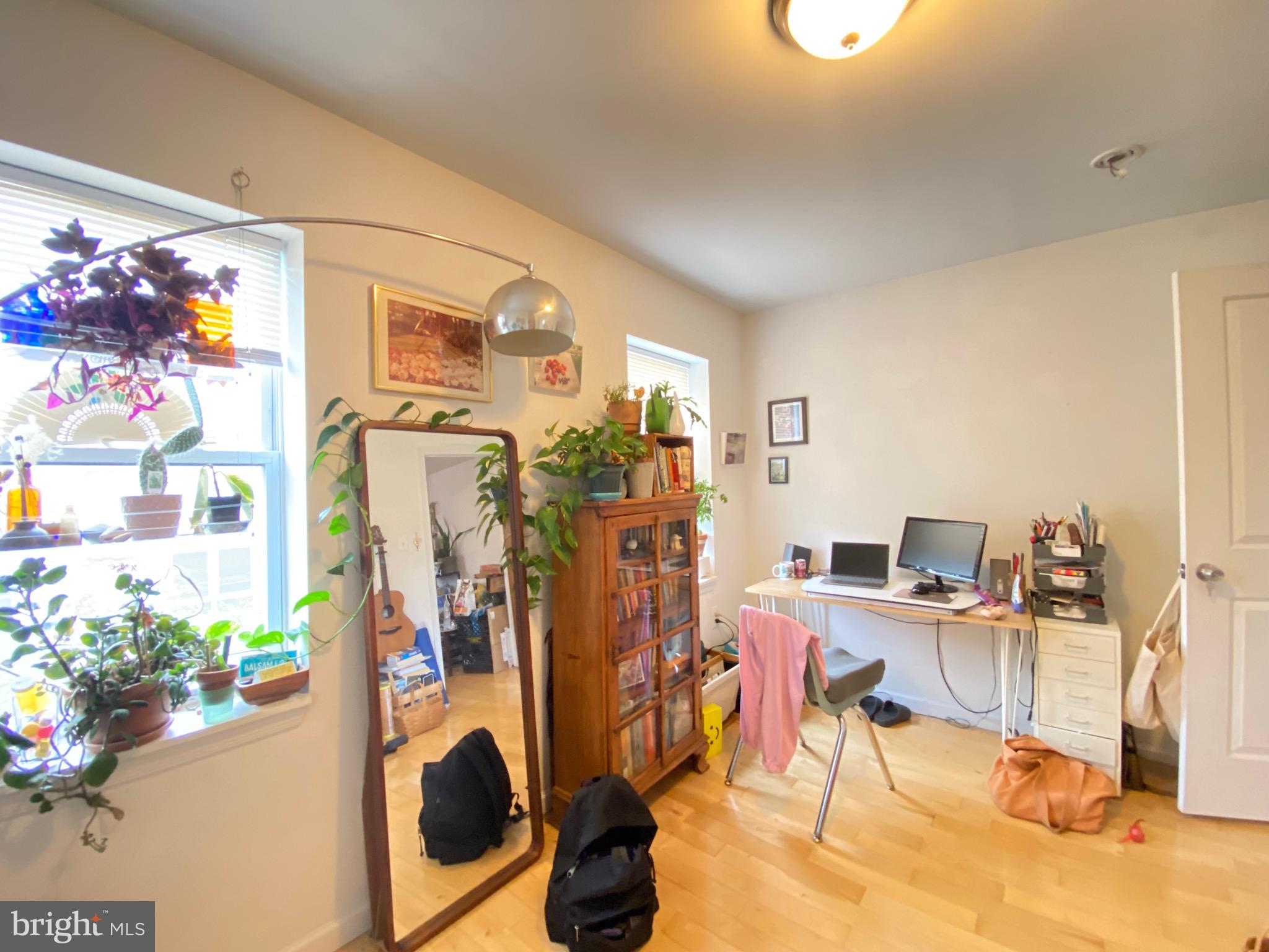 EAST FALLS - Residential Lease