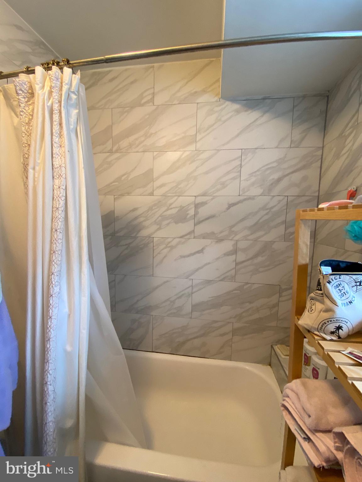 EAST FALLS - Residential Lease