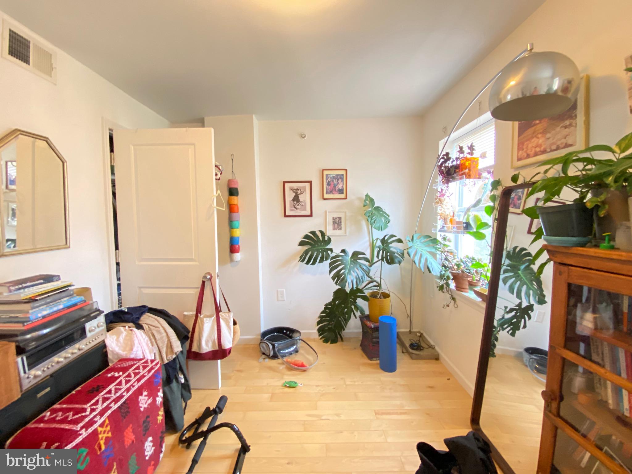 EAST FALLS - Residential Lease