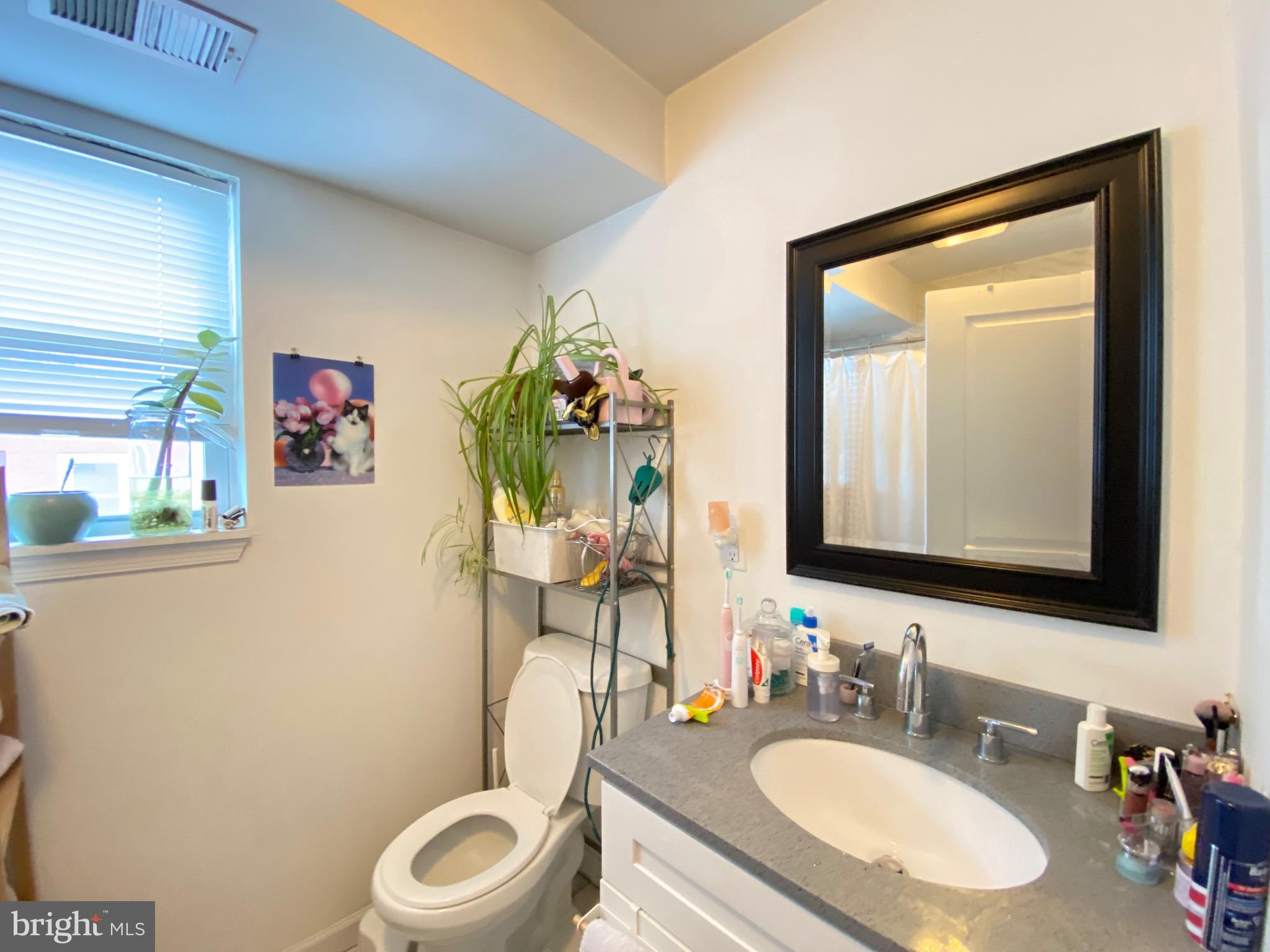 EAST FALLS - Residential Lease