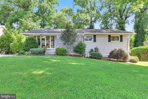 Photo of 6313 Tone Drive, BETHESDA, MD 20817 (MLS # MDMC2197960)