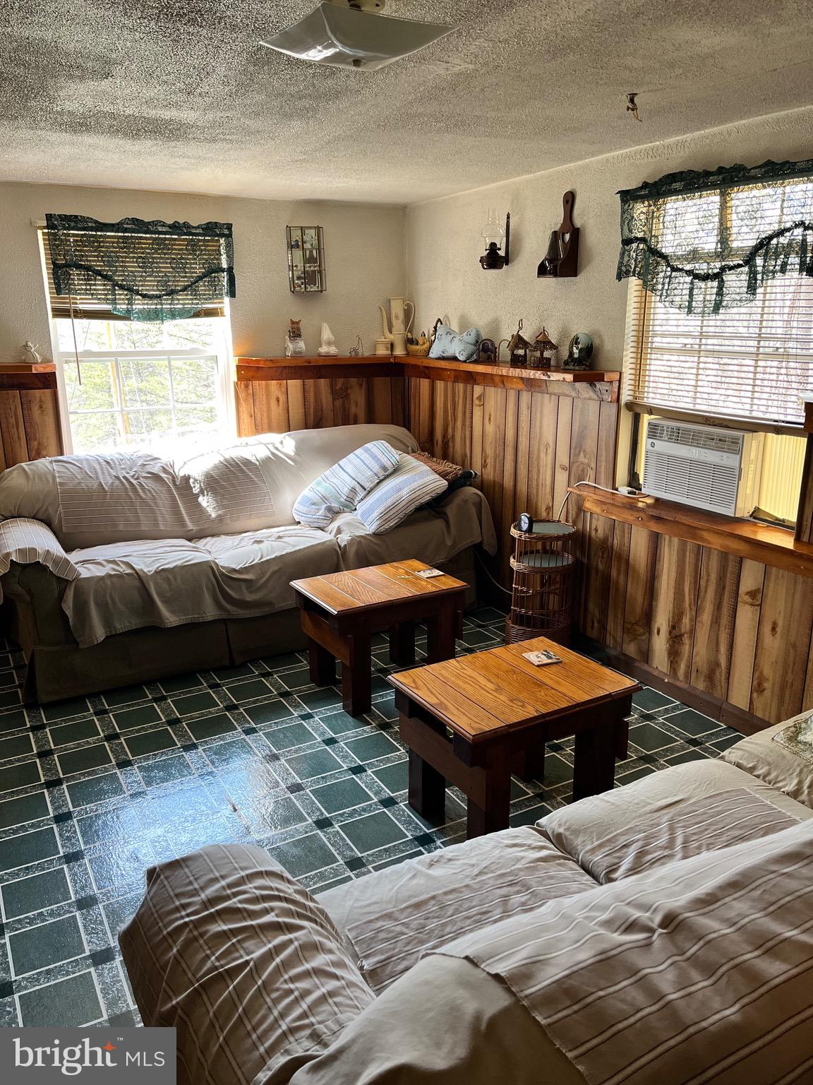 MIDDLE MOUNTAIN - Residential