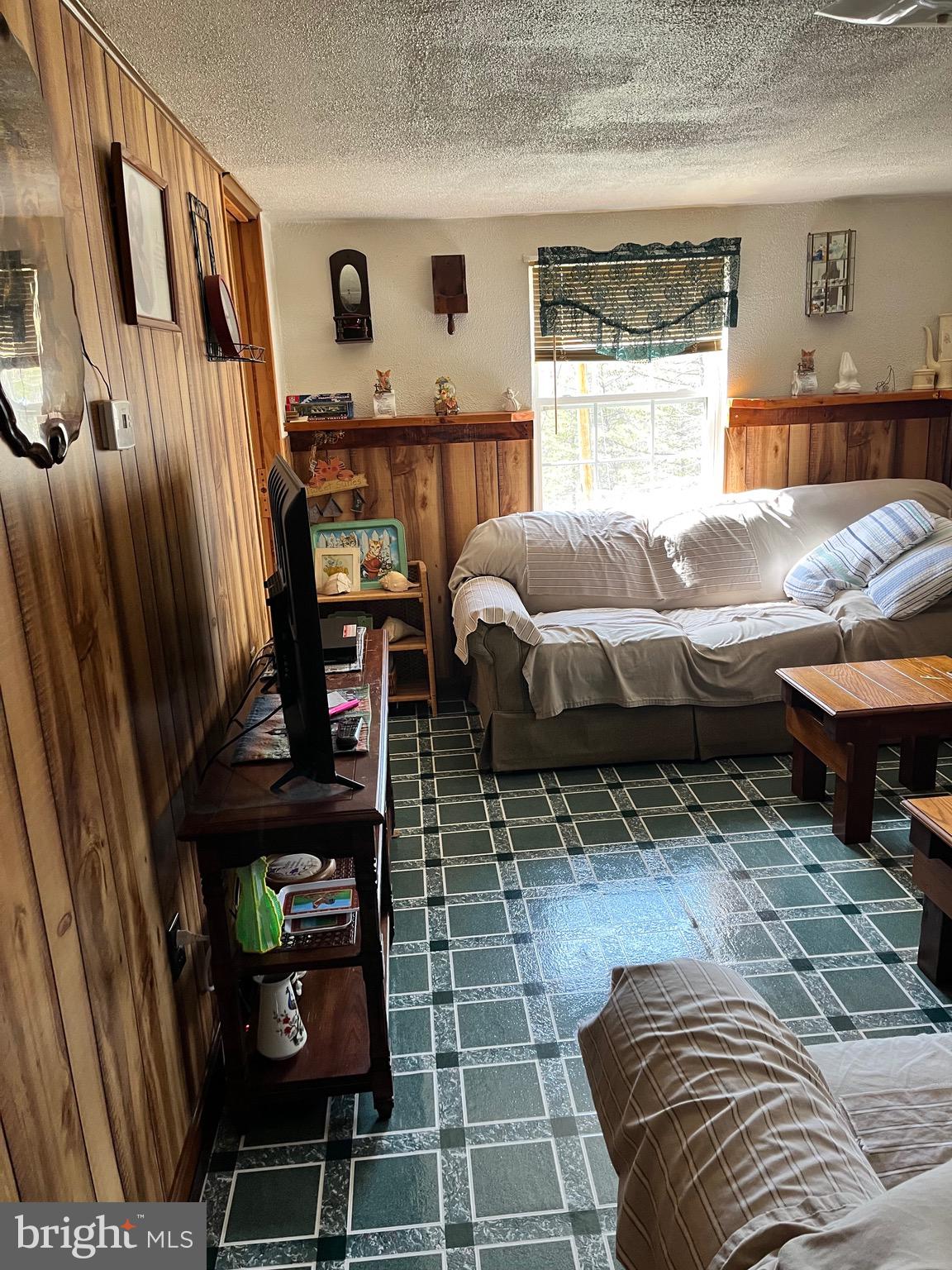 MIDDLE MOUNTAIN - Residential