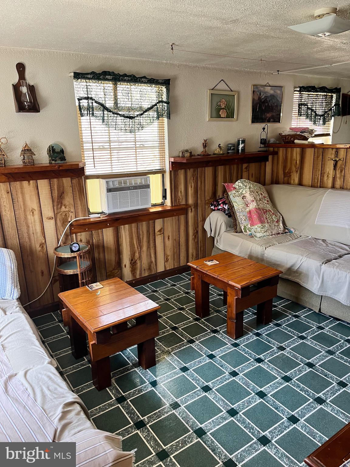 MIDDLE MOUNTAIN - Residential