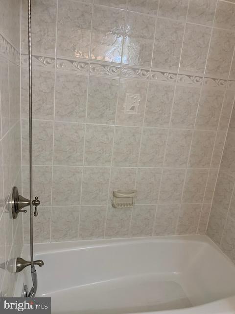 ROTONDA - Residential Lease