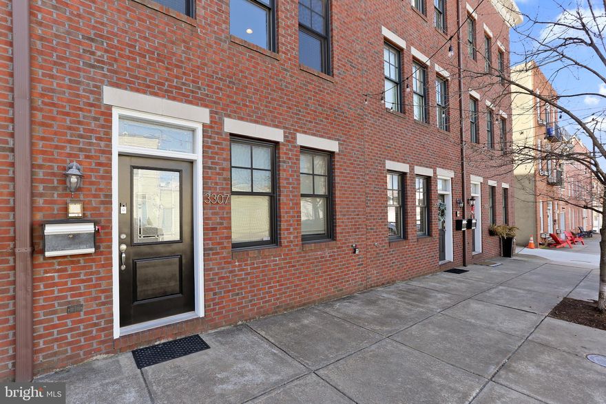 Beautifully maintained 3BR/3.5BA townhome with garage parking located in southern Canton, just blocks away from the waterfront.  Enjoy the hardwood floors throughout, open floor plan, chiefs kitchen with stainless steel appliances & granite countertops, formal dining room & primary suite with true walk-in closets & and newly renovated bathroom, 2 balconies & rooftop deck with stunning view of the city/water. Amazing location conveniently near shops, restaurants, Canton Square, Downtown and easy access to the 95/895.