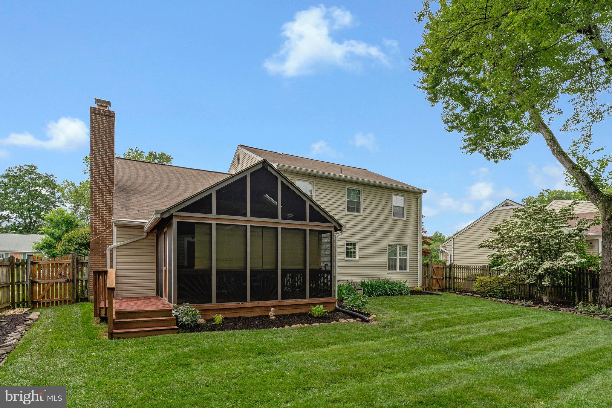 5254 QUEENS WOOD DRIVE