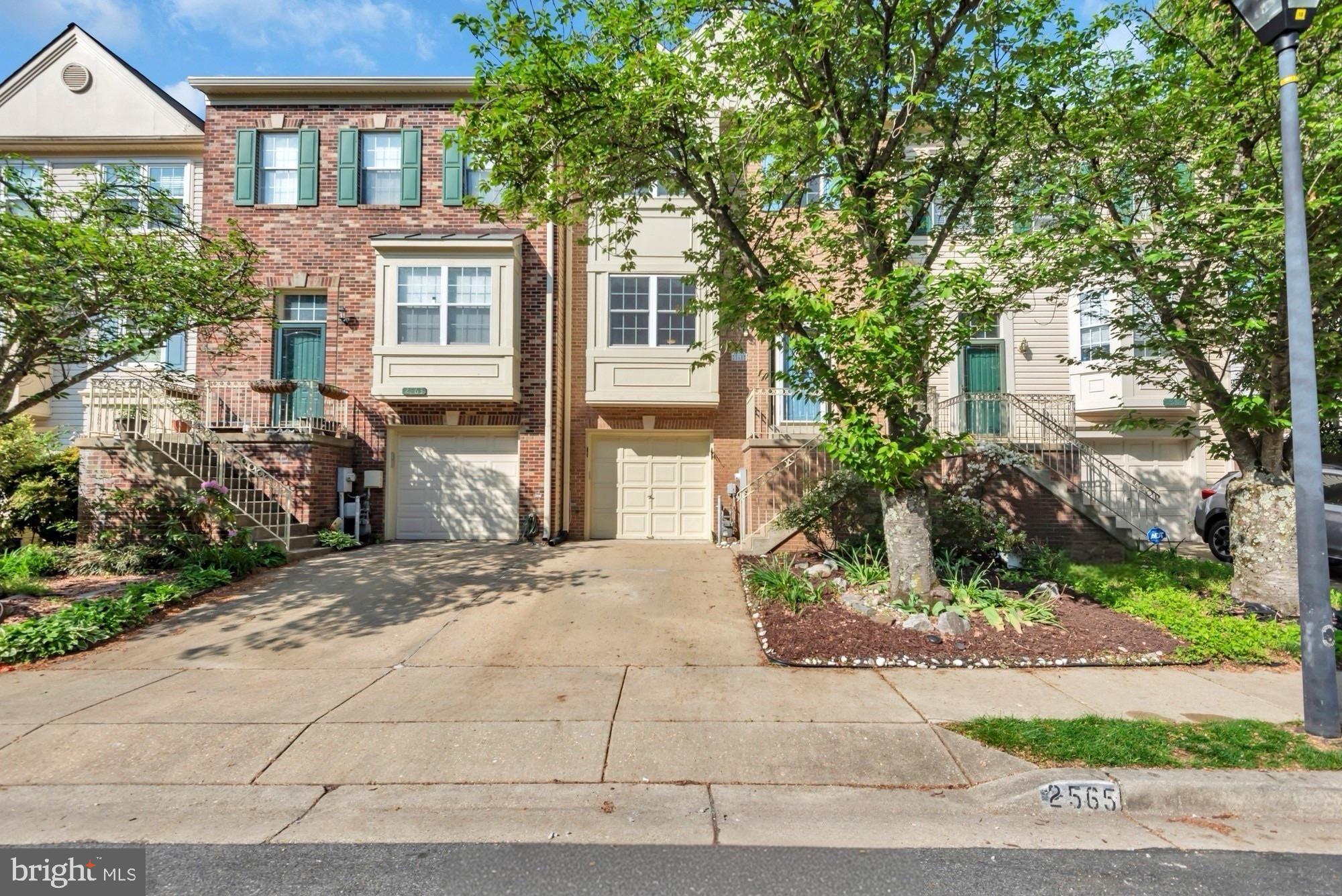 2565 WINDY OAK COURT