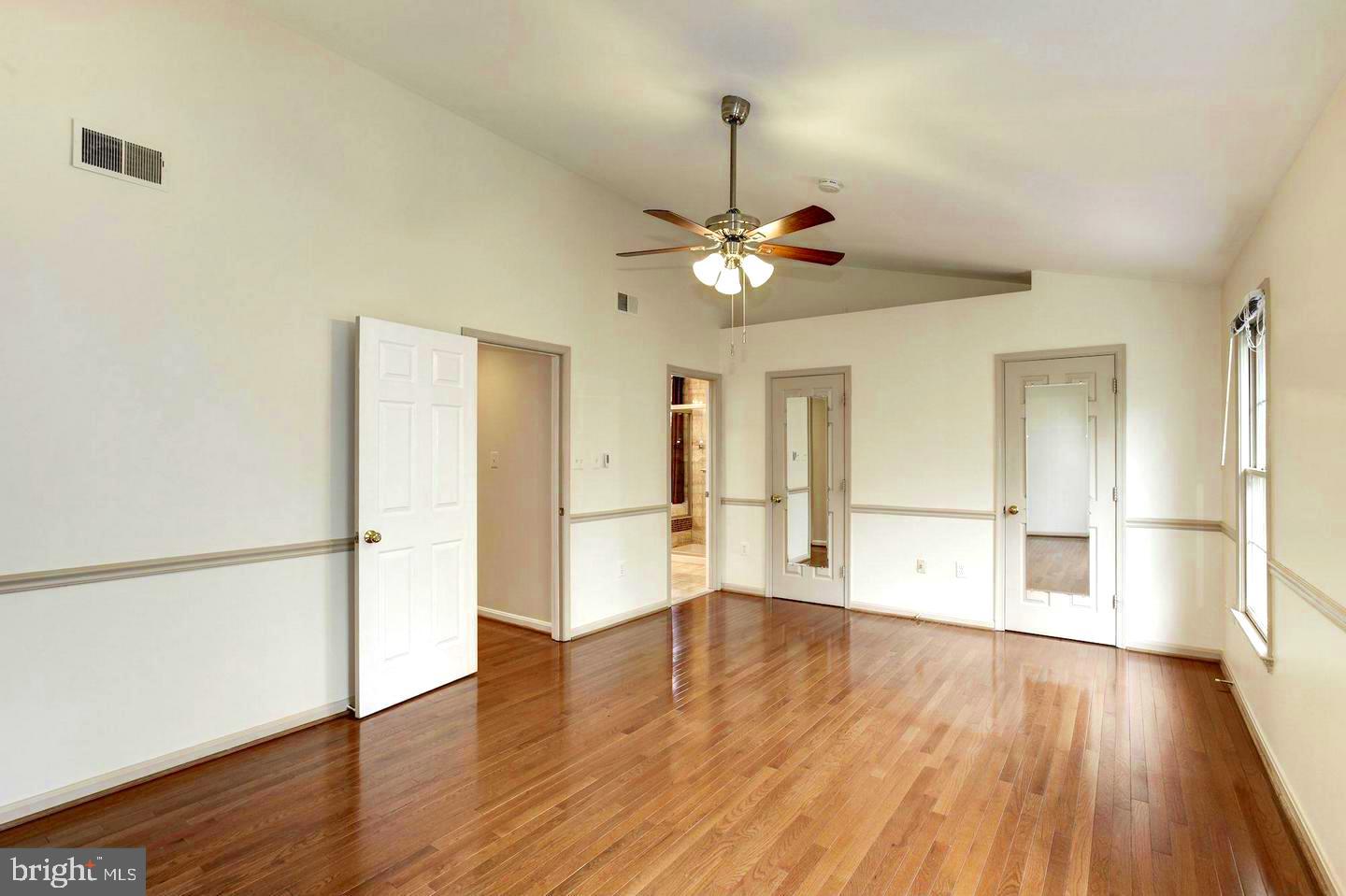 FOUR SEASONS - Residential