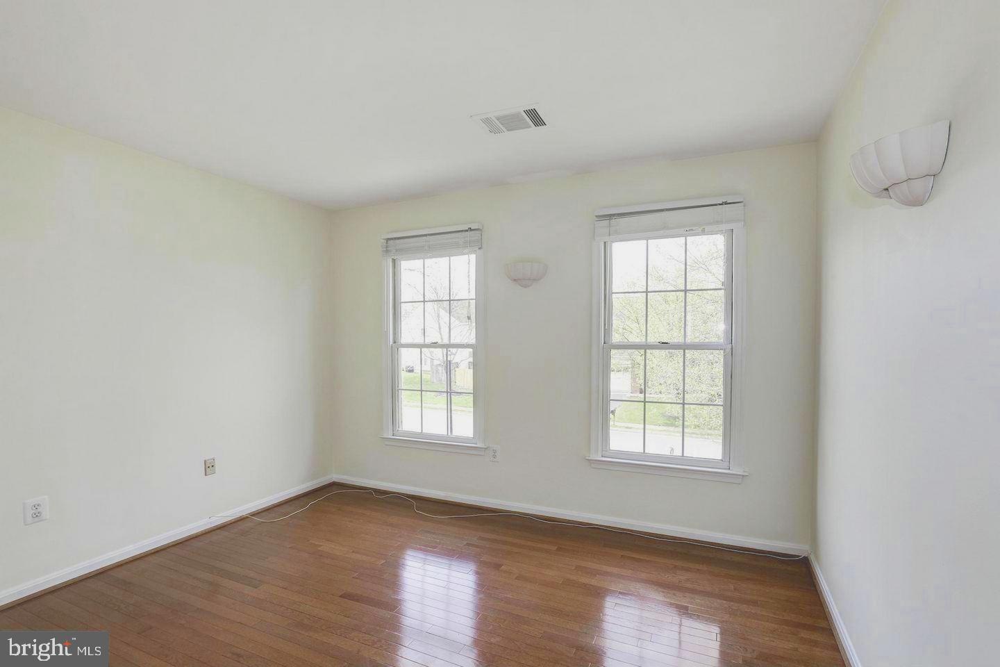 FOUR SEASONS - Residential