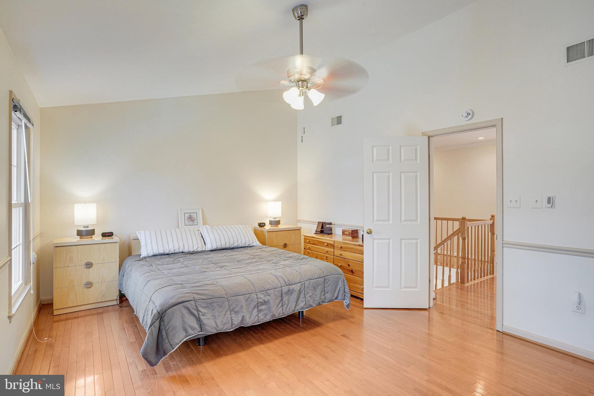 FOUR SEASONS - Residential