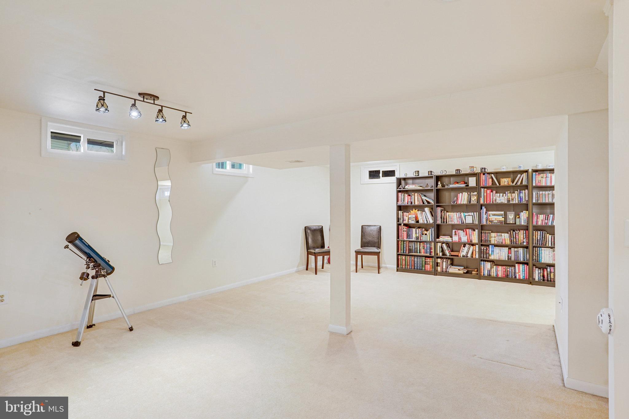 FOUR SEASONS - Residential